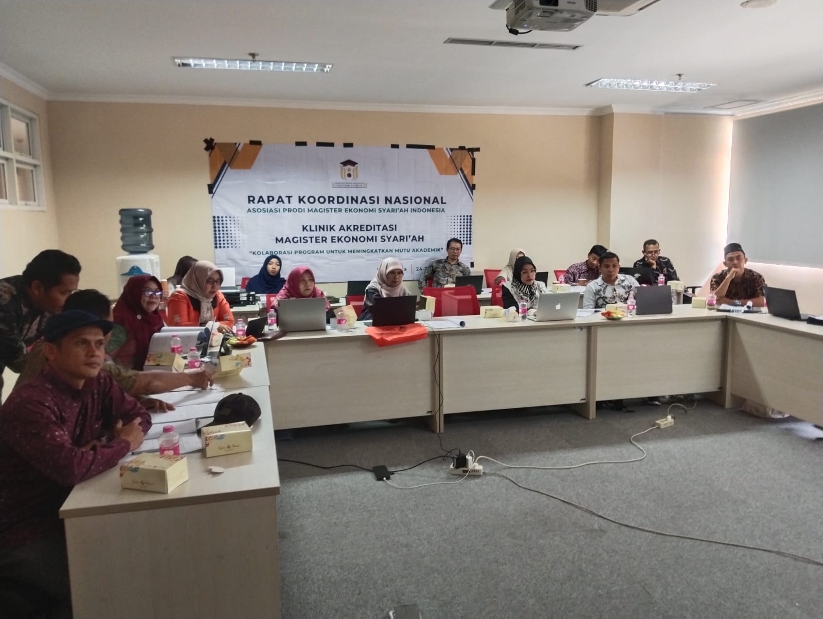 Ketua dan Sekretaris Prodi Ekonomi Syariah Pascasarjana IAIN Palopo Ikuti Rakor APMES Untuk Memperkuat Kolaborasi Nasional dan Internasional